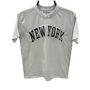 RS USA Inc Women's MD New York Yankees Embroidered Applique Graphic T-shirt
